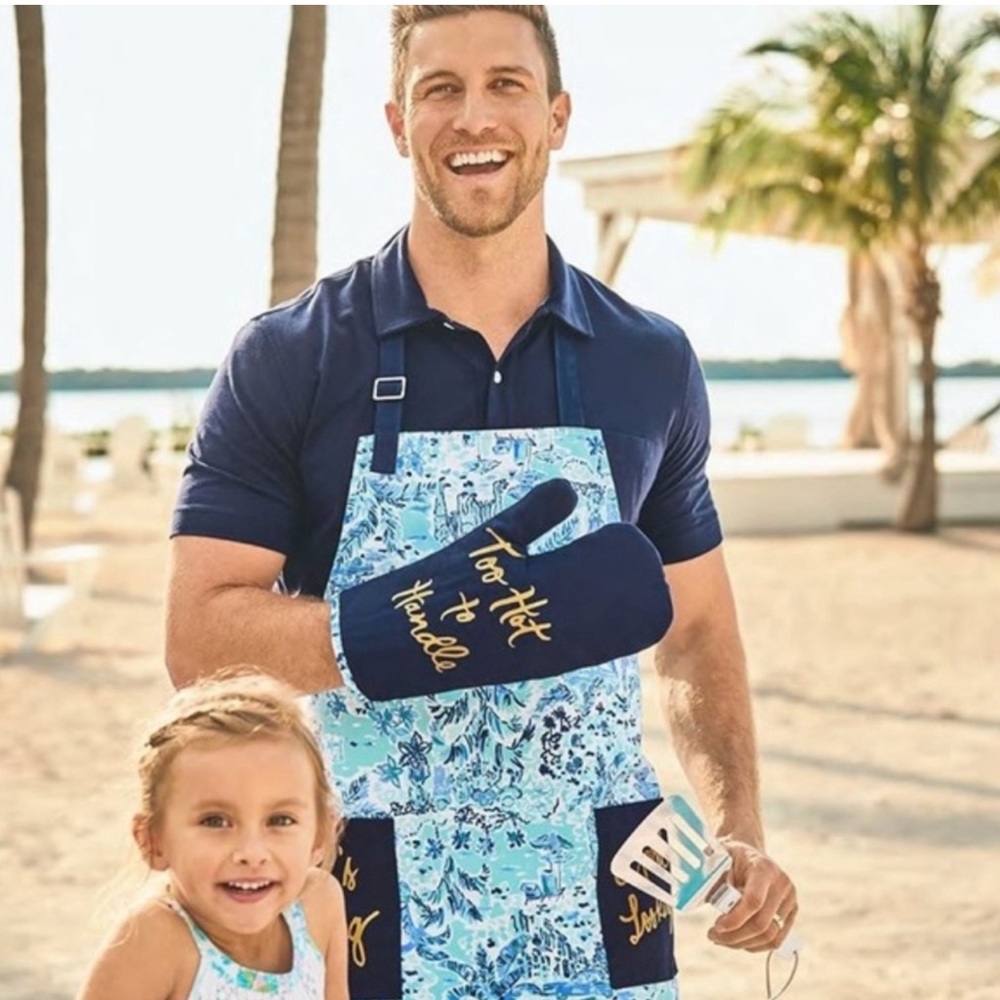 LILLY PULITZER Apron and grill set NWT